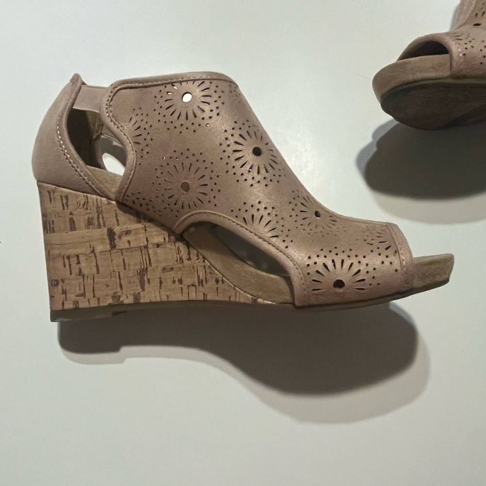 Women's Tan Wedge Sandals